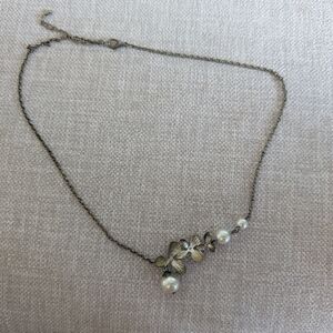 Adjustable silver-toned necklace with floral and pearl details